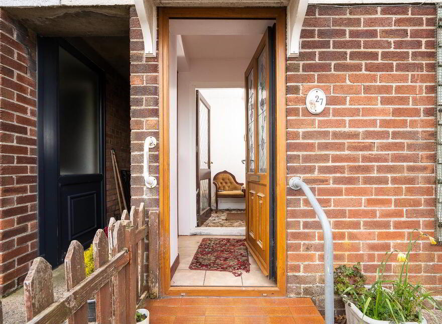 27 Thornhill Parade, Belfast, BT5 7AT