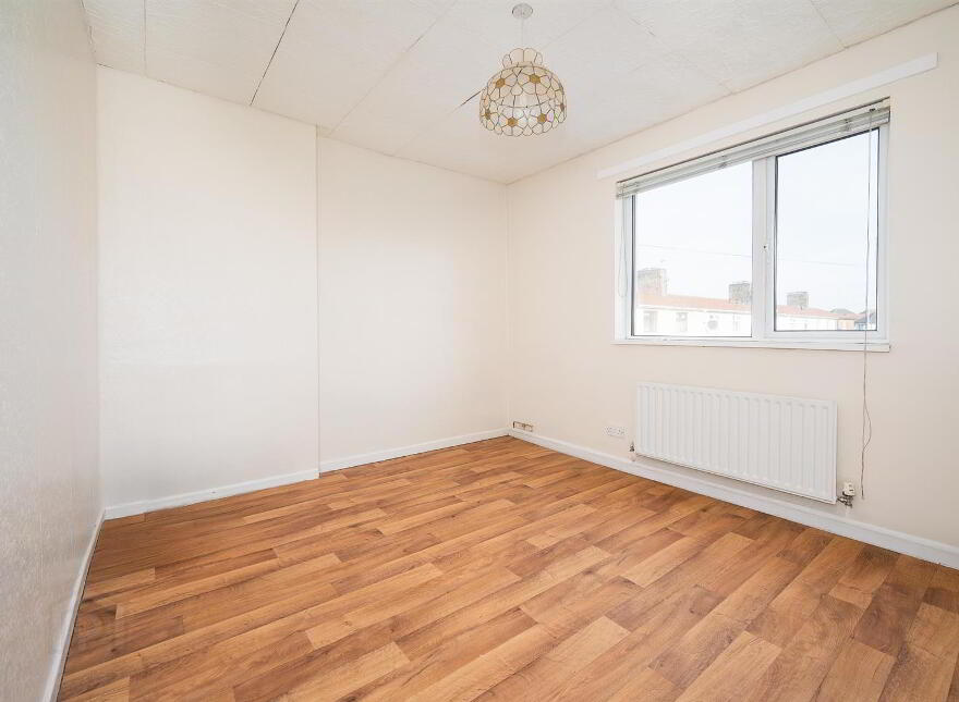27 Thornhill Parade, Belfast, BT5 7AT
