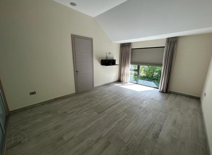 'Belcaroli', 81 Gleneagles, Culmore Road, Derry, BT48 7TE