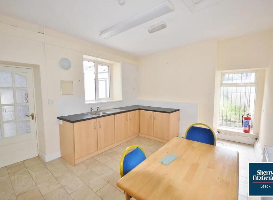 8 South Quay, Newcastle West, V42Y990