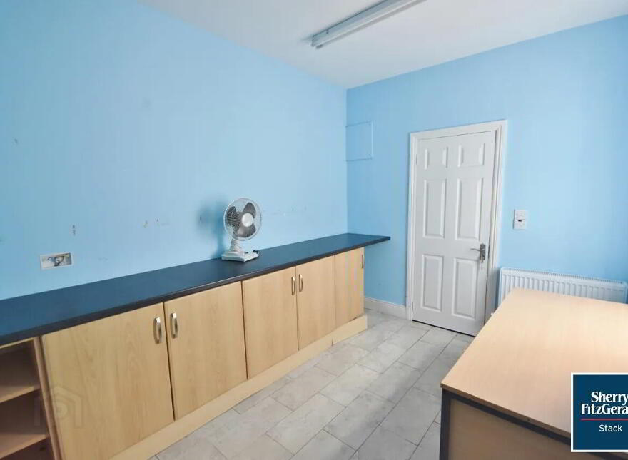 8 South Quay, Newcastle West, V42Y990