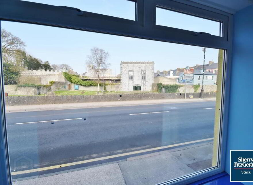 8 South Quay, Newcastle West, V42Y990
