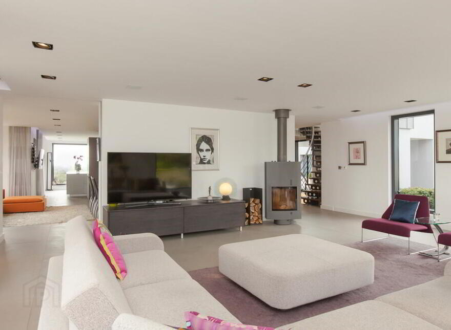 Robinsview, 94a Monlough Road, Saintfield, Ballynahinch, BT24 7HN
