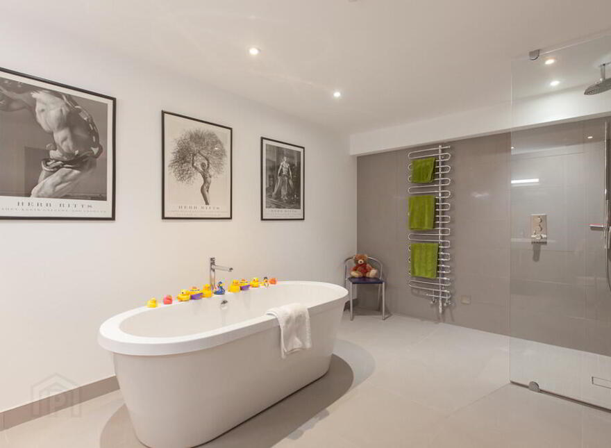 Robinsview, 94a Monlough Road, Saintfield, Ballynahinch, BT24 7HN