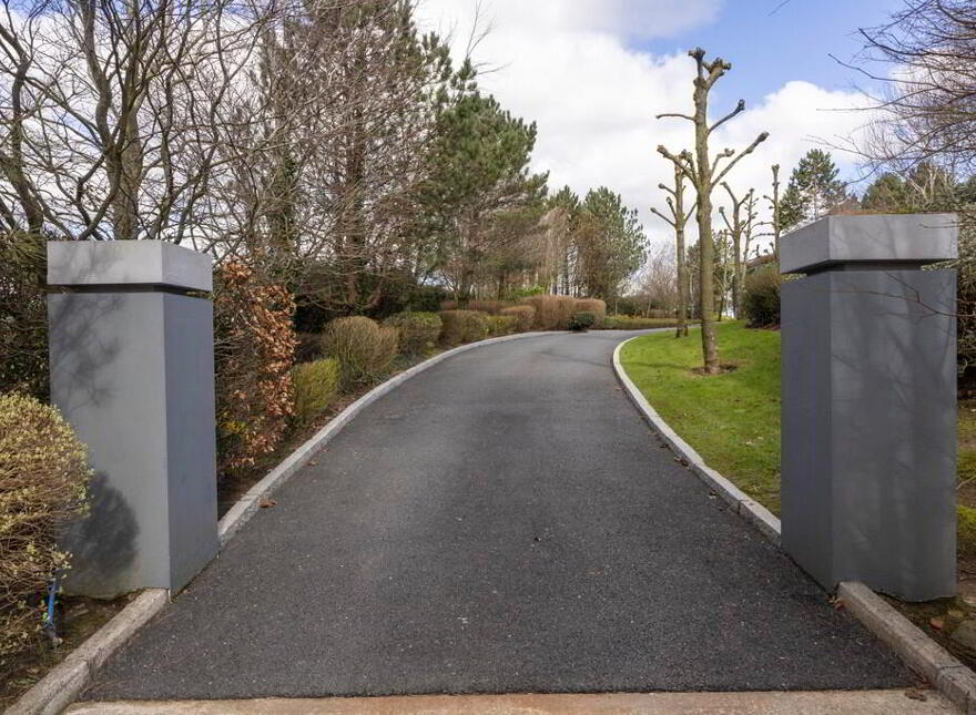Robinsview, 94a Monlough Road, Saintfield, Ballynahinch, BT24 7HN