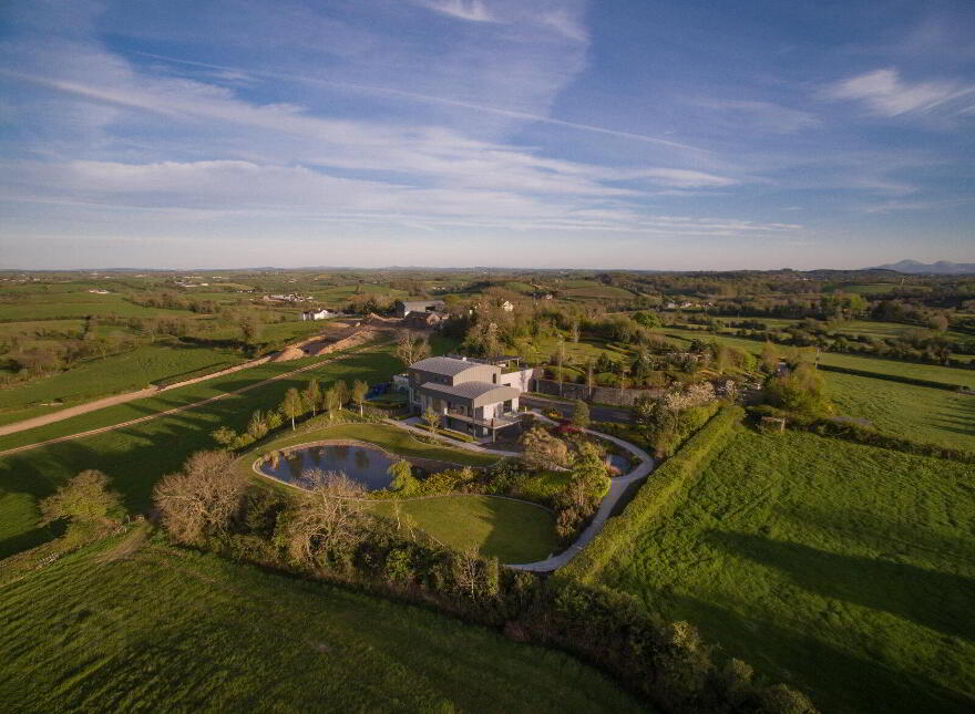 Robinsview, 94a Monlough Road, Saintfield, Ballynahinch, BT24 7HN