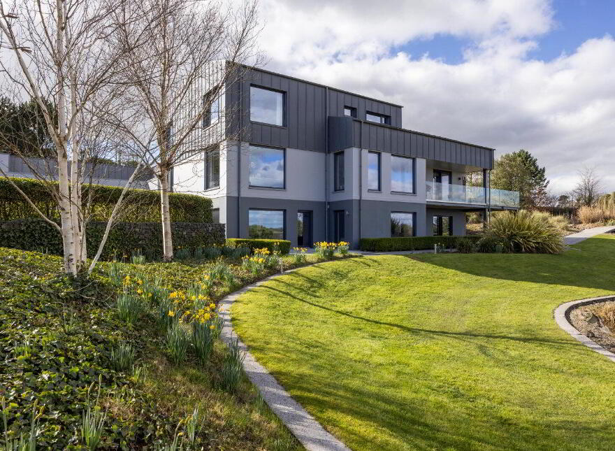 Robinsview, 94a Monlough Road, Saintfield, Ballynahinch, BT24 7HN