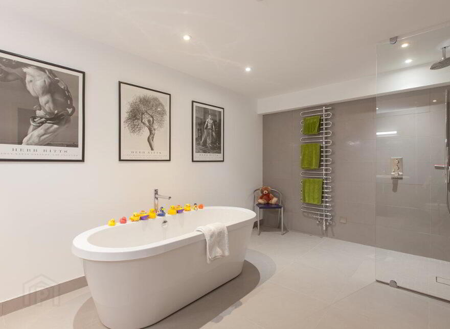 Robinsview, 94a Monlough Road, Saintfield, Ballynahinch, BT24 7HN