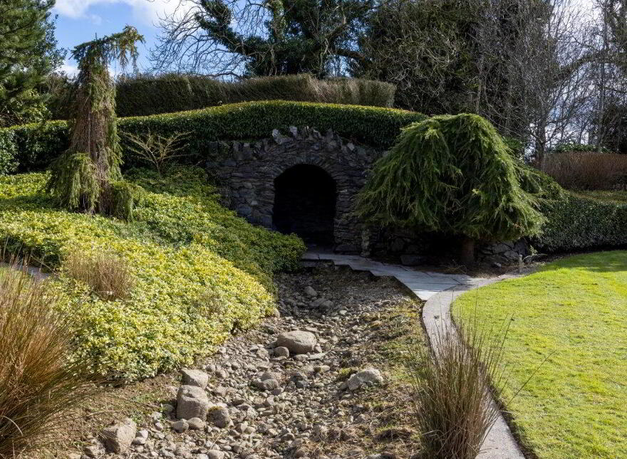 Robinsview, 94a Monlough Road, Saintfield, Ballynahinch, BT24 7HN