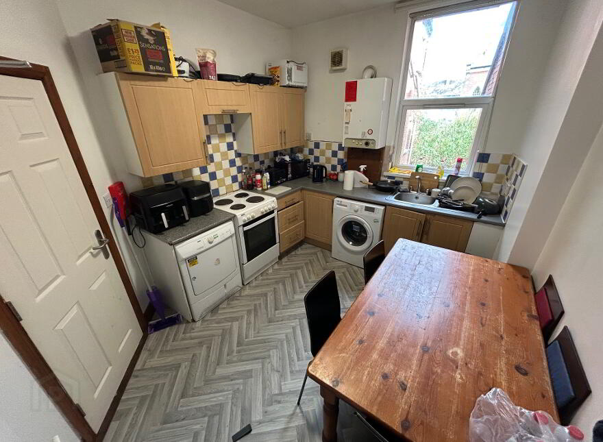 Flat 2, 5 Ashley Avenue, Belfast, BT9 7BN