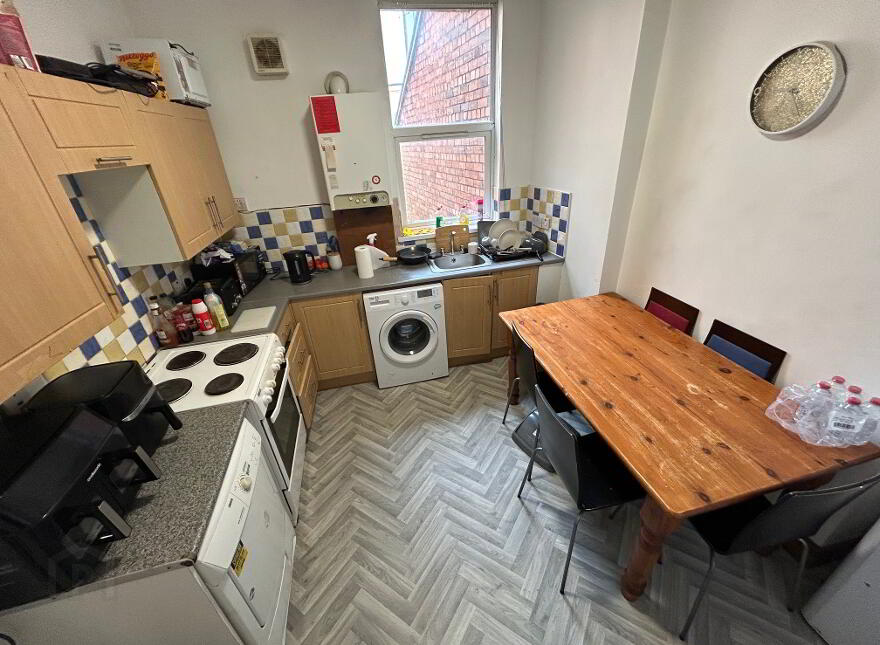 Flat 2, 5 Ashley Avenue, Belfast, BT9 7BN
