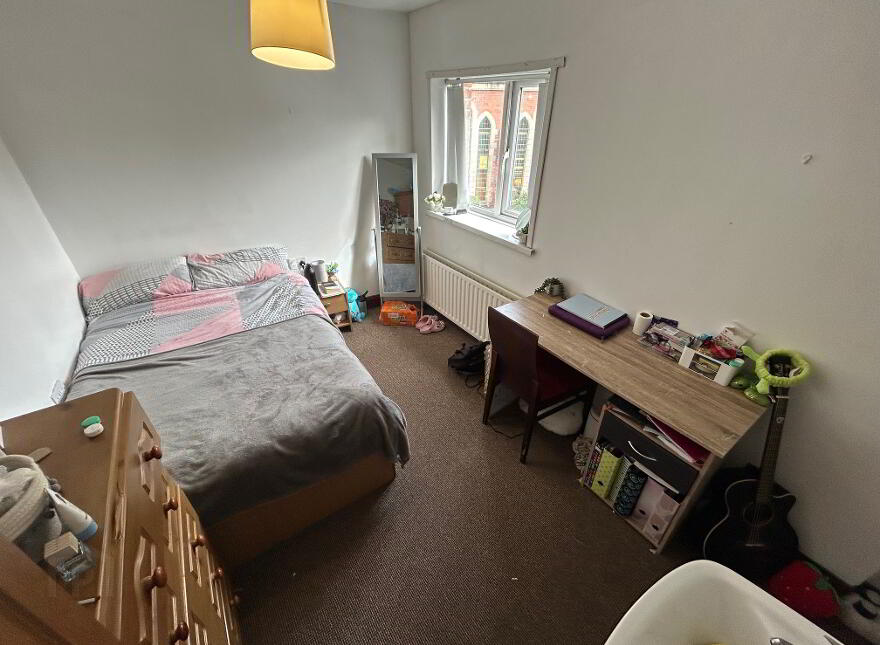Flat 2, 5 Ashley Avenue, Belfast, BT9 7BN