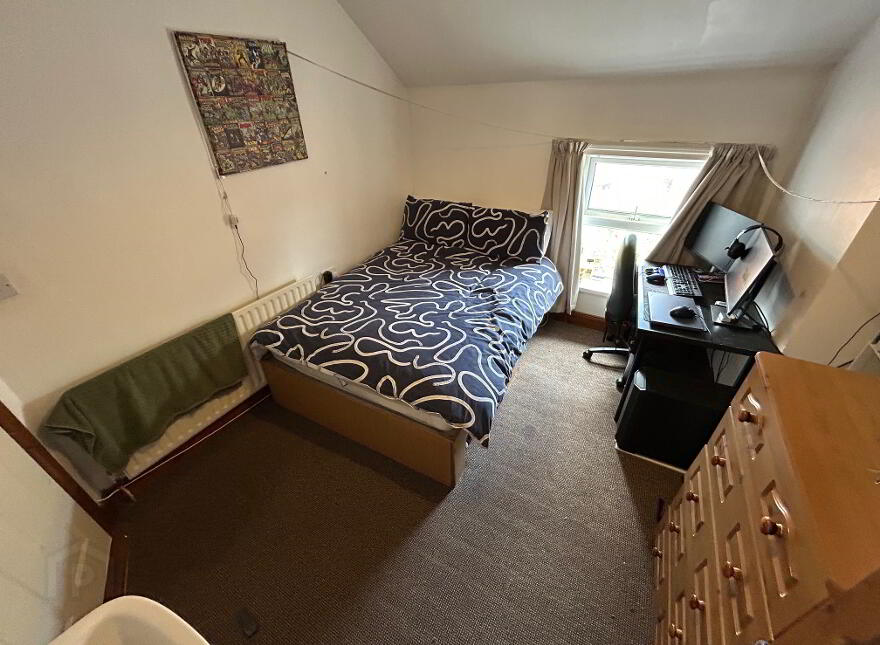 Flat 2, 5 Ashley Avenue, Belfast, BT9 7BN
