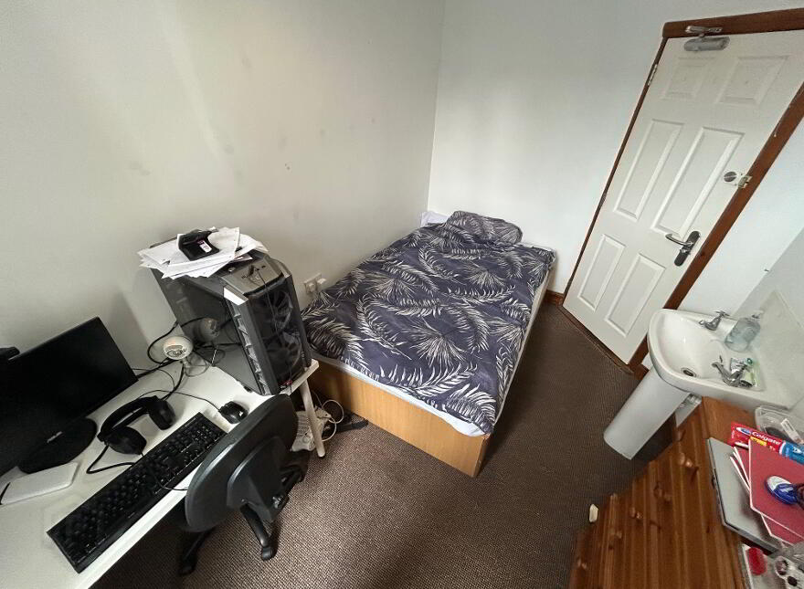 Flat 2, 5 Ashley Avenue, Belfast, BT9 7BN