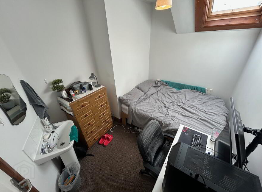 Flat 2, 5 Ashley Avenue, Belfast, BT9 7BN