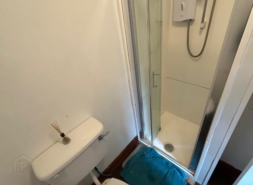 Flat 2, 5 Ashley Avenue, Belfast, BT9 7BN