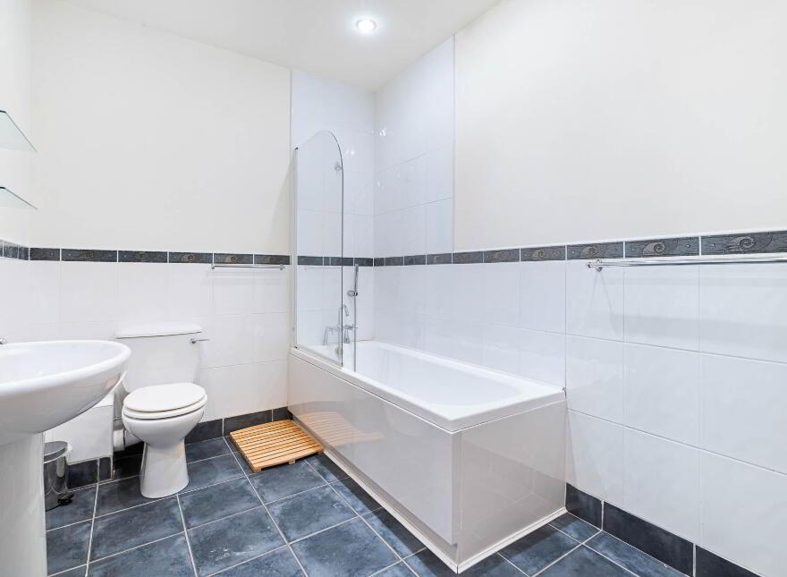 19 Quayside Apartments, Shore Road, Ramelton, F92HH77