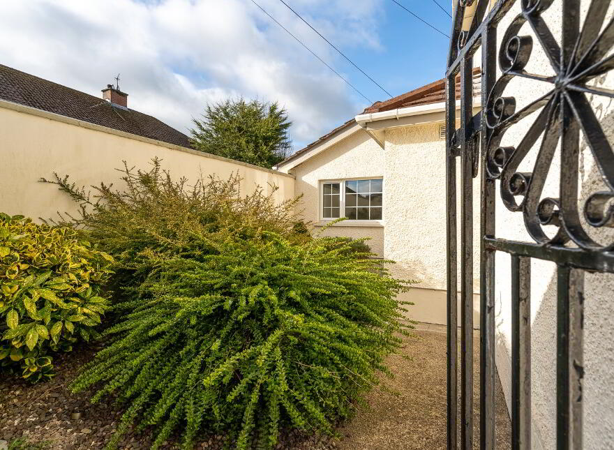 8 Pearse Gardens, Strabane, BT82 9AS