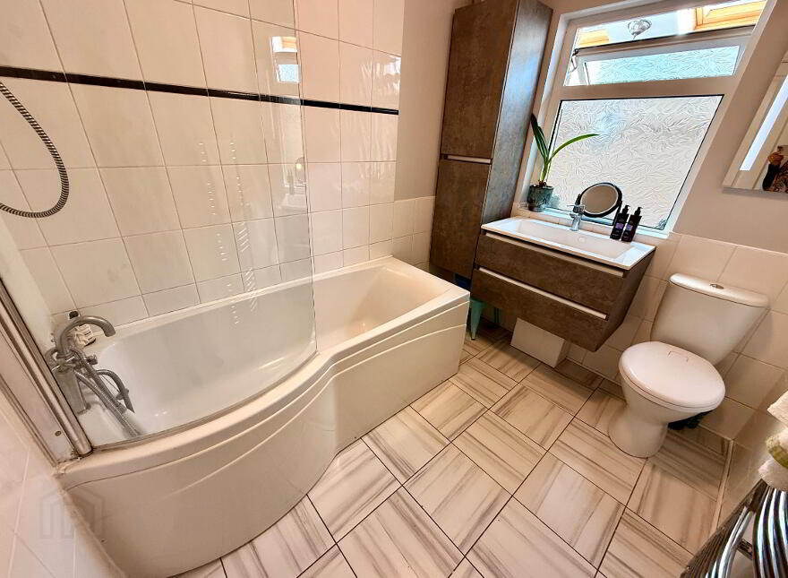 10 Iveagh Park, Greysteel, Derry, BT47 3DD