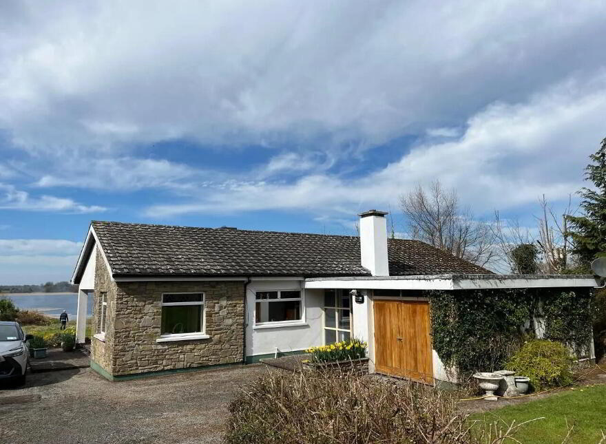 Ballykeeran Beg, Athlone, N37VR82
