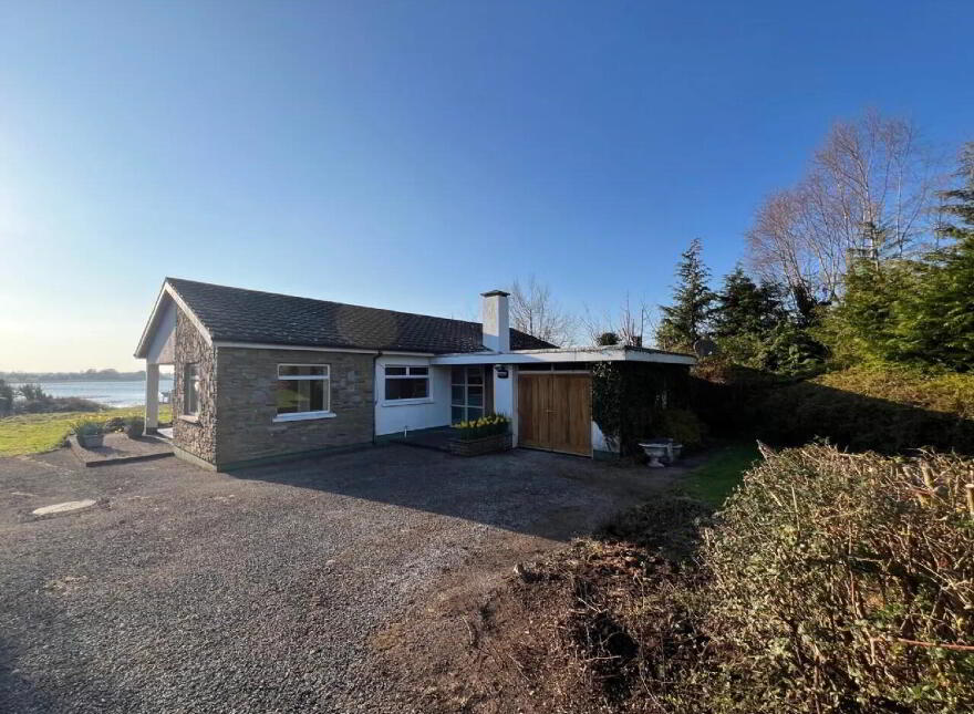Ballykeeran Beg, Athlone, N37VR82