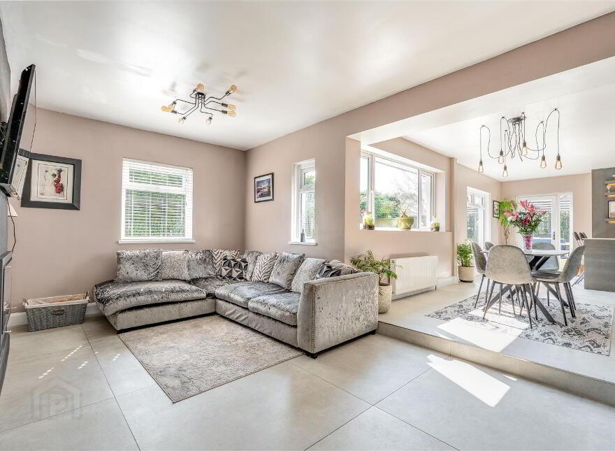 23 Downpatrick Road, Crossgar, BT30 9EQ