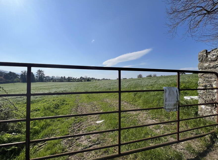 Lands, At, Ardfinnan