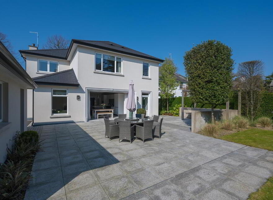 4 Shrewsbury Park, Belfast, BT9 6PN