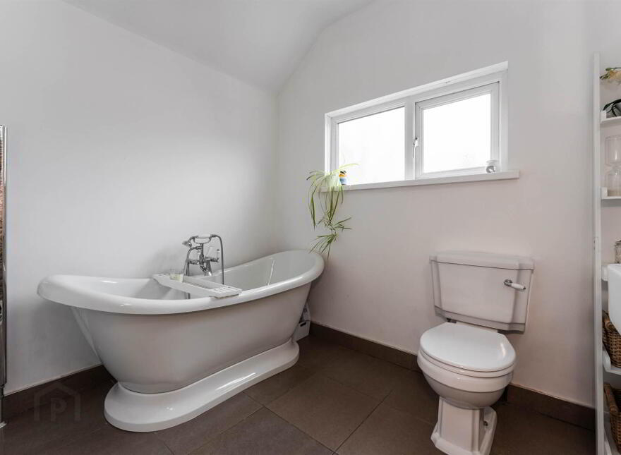 4 Ardgreenan Drive, Ballyhackamore, Belfast, BT4 3FQ