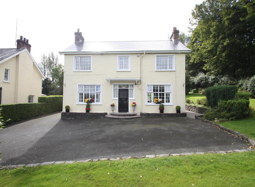 56 Ballymaglave Road, Ballynahinch, BT24 8QB