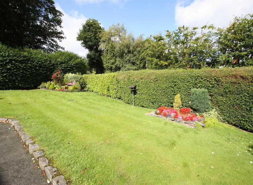 56 Ballymaglave Road, Ballynahinch, BT24 8QB