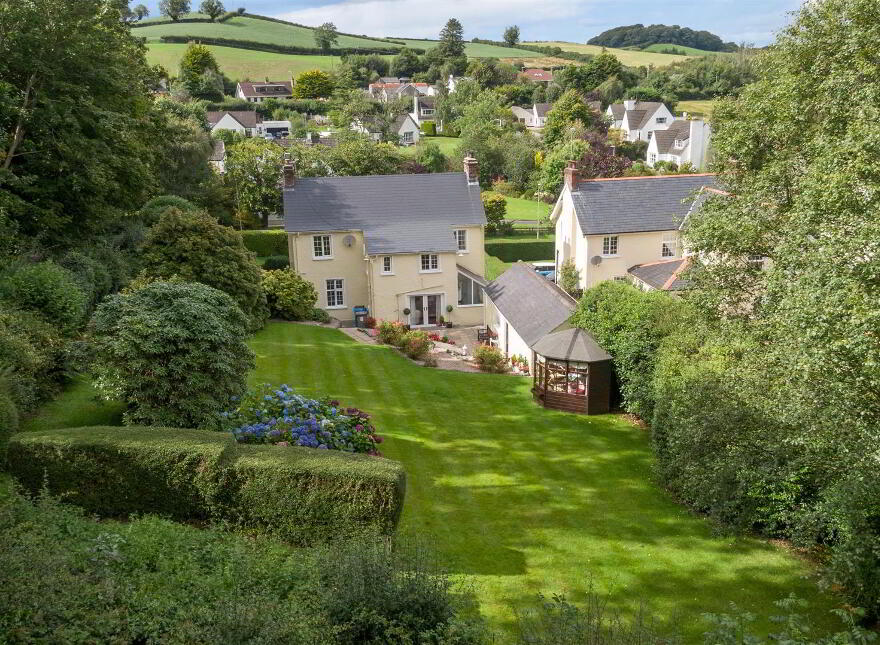 56 Ballymaglave Road, Ballynahinch, BT24 8QB