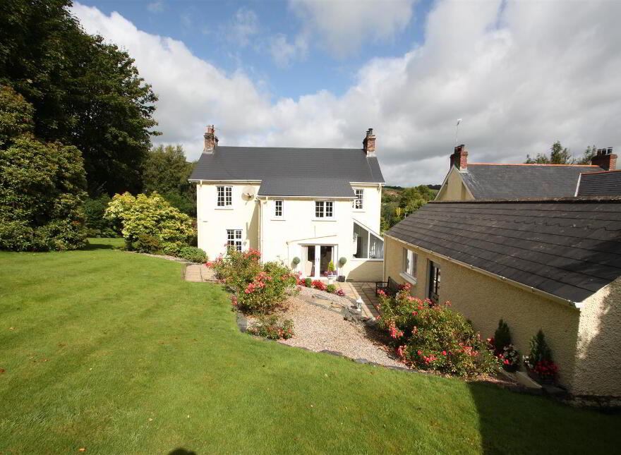 56 Ballymaglave Road, Ballynahinch, BT24 8QB