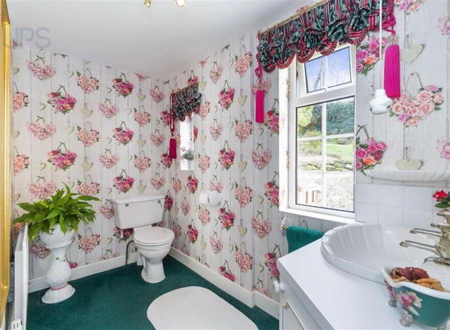56 Ballymaglave Road, Ballynahinch, BT24 8QB
