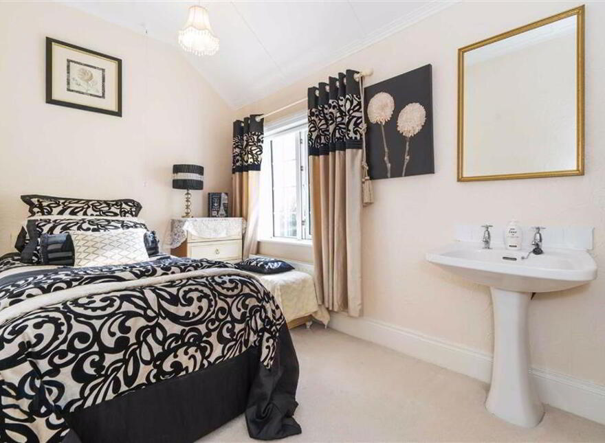56 Ballymaglave Road, Ballynahinch, BT24 8QB