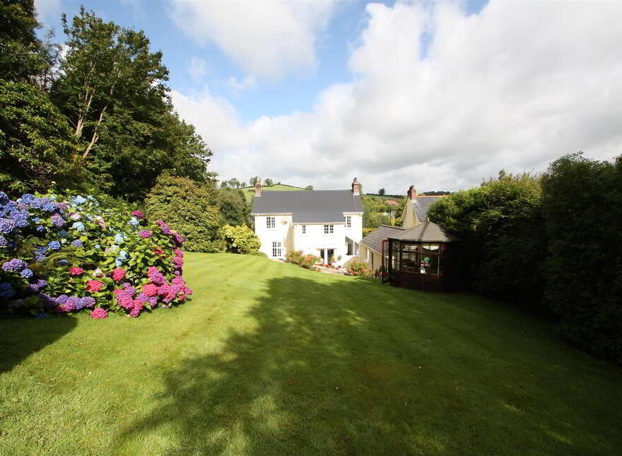 56 Ballymaglave Road, Ballynahinch, BT24 8QB