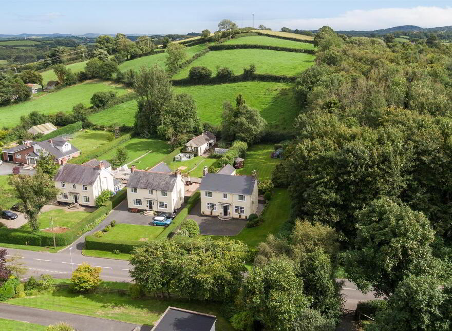 56 Ballymaglave Road, Ballynahinch, BT24 8QB