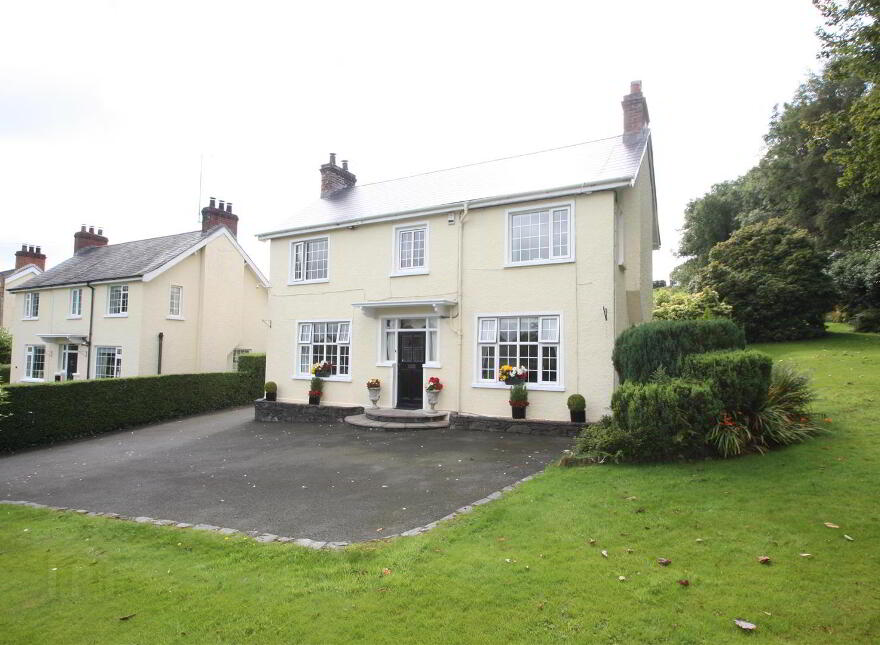 56 Ballymaglave Road, Ballynahinch, BT24 8QB