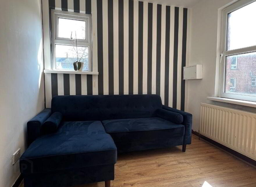 En-Suite Room, 4 Eglantine Gardens, Belfast, BT9 6EZ