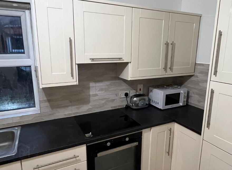 En-Suite Room, 4 Eglantine Gardens, Belfast, BT9 6EZ