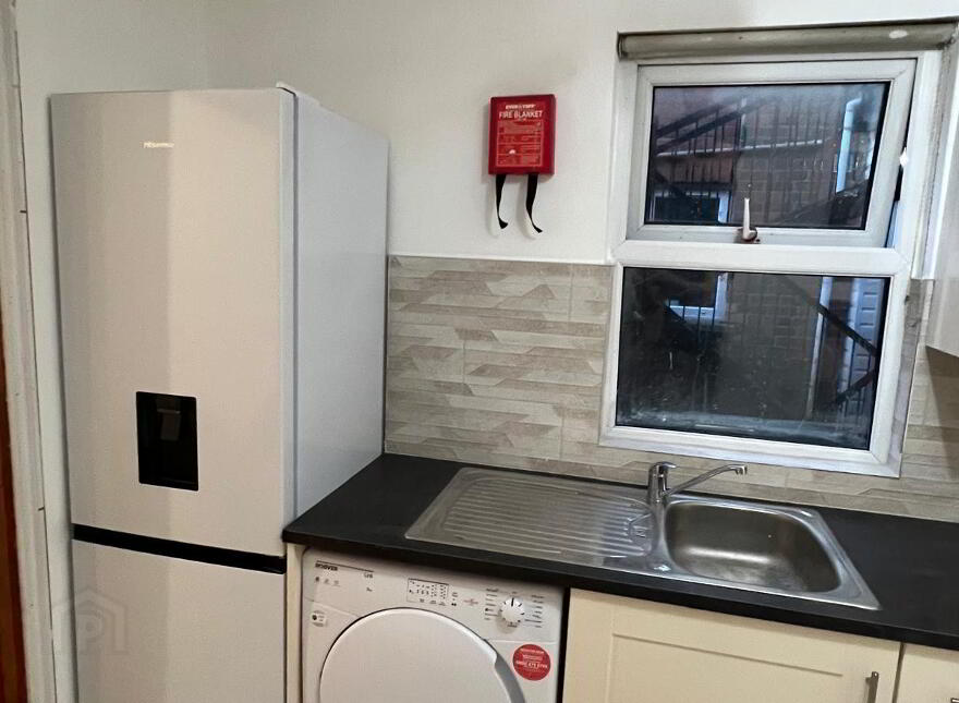 En-Suite Room, 4 Eglantine Gardens, Belfast, BT9 6EZ