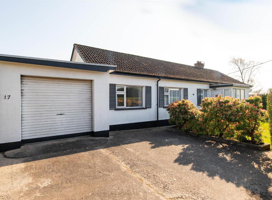 17 Lough Moss Park, Carryduff, Belfast, BT8 8PD photo