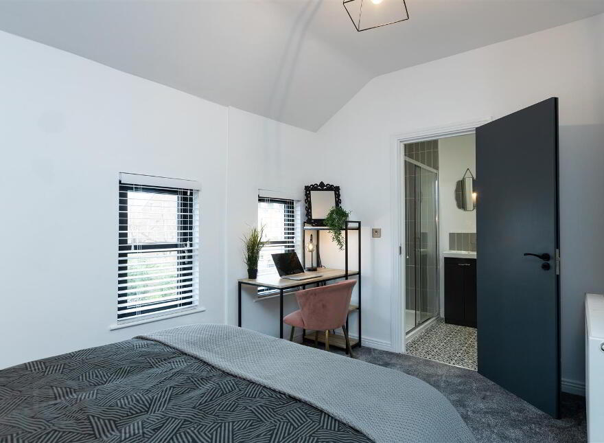 Rooms 3 & 5, 79 Upper Newtownards Road, Belfast, BT4 3HU