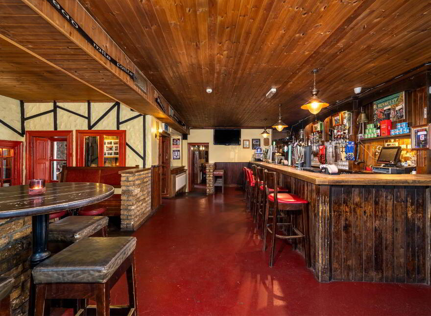 Hennessy`s Gastro Pub, Main Street, Ferbane, R42N628