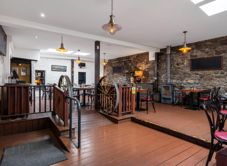 Hennessy`s Gastro Pub, Main Street, Ferbane, R42N628