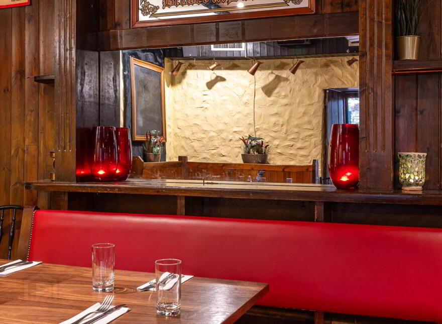 Hennessy`s Gastro Pub, Main Street, Ferbane, R42N628