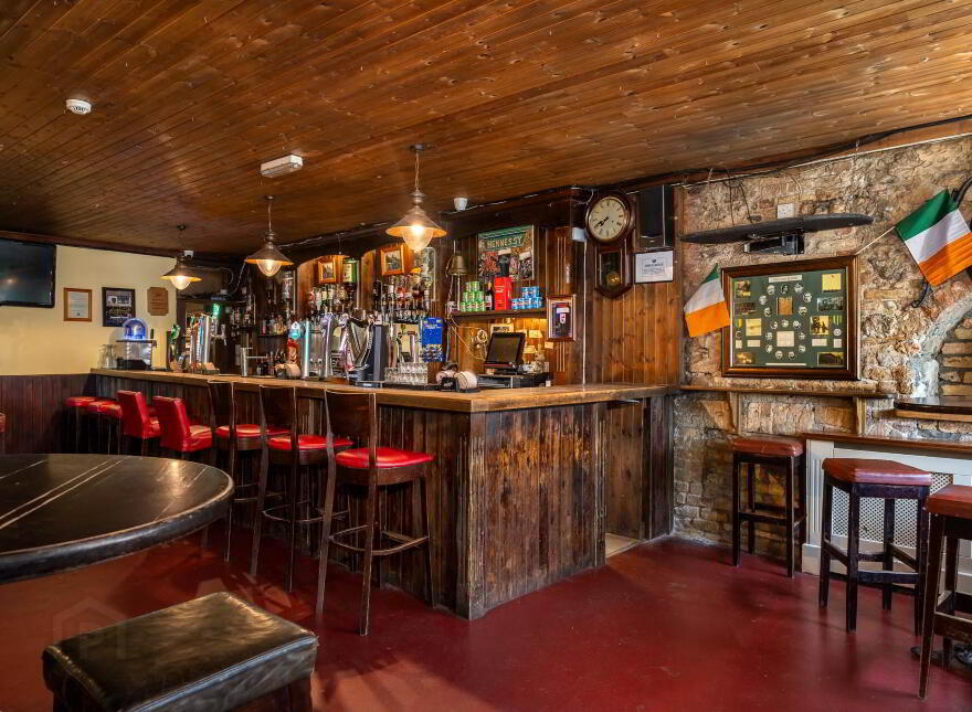 Hennessy`s Gastro Pub, Main Street, Ferbane, R42N628