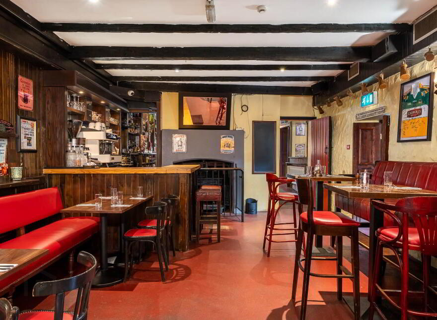 Hennessy`s Gastro Pub, Main Street, Ferbane, R42N628