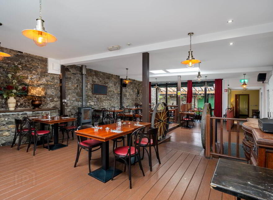 Hennessy`s Gastro Pub, Main Street, Ferbane, R42N628