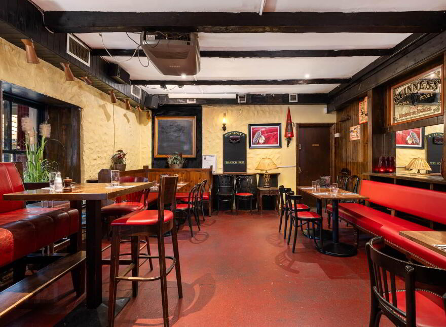 Hennessy`s Gastro Pub, Main Street, Ferbane, R42N628